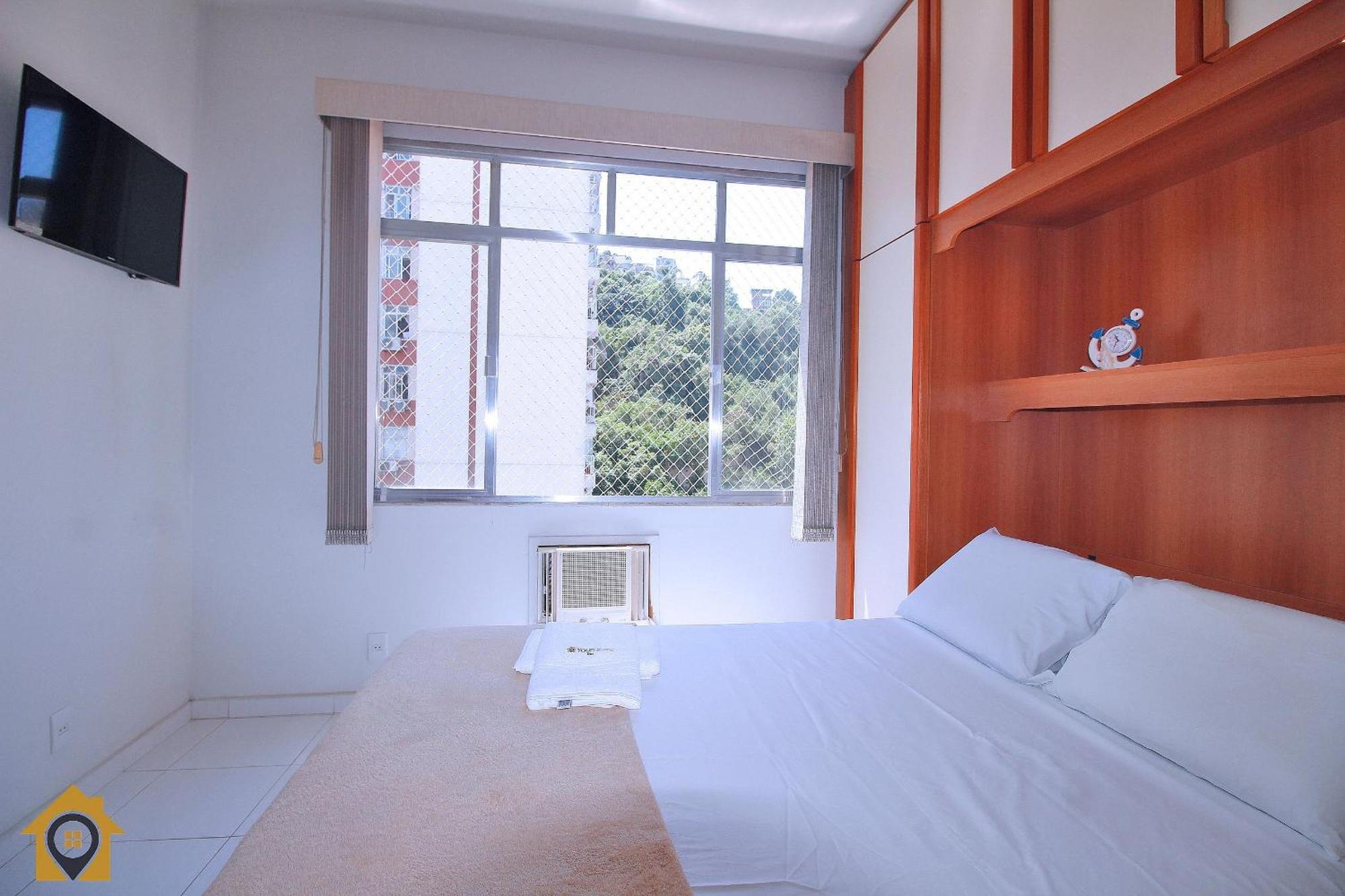 Apartamento Lindo Ape No Leme: 2 Quartos, A 300m Da