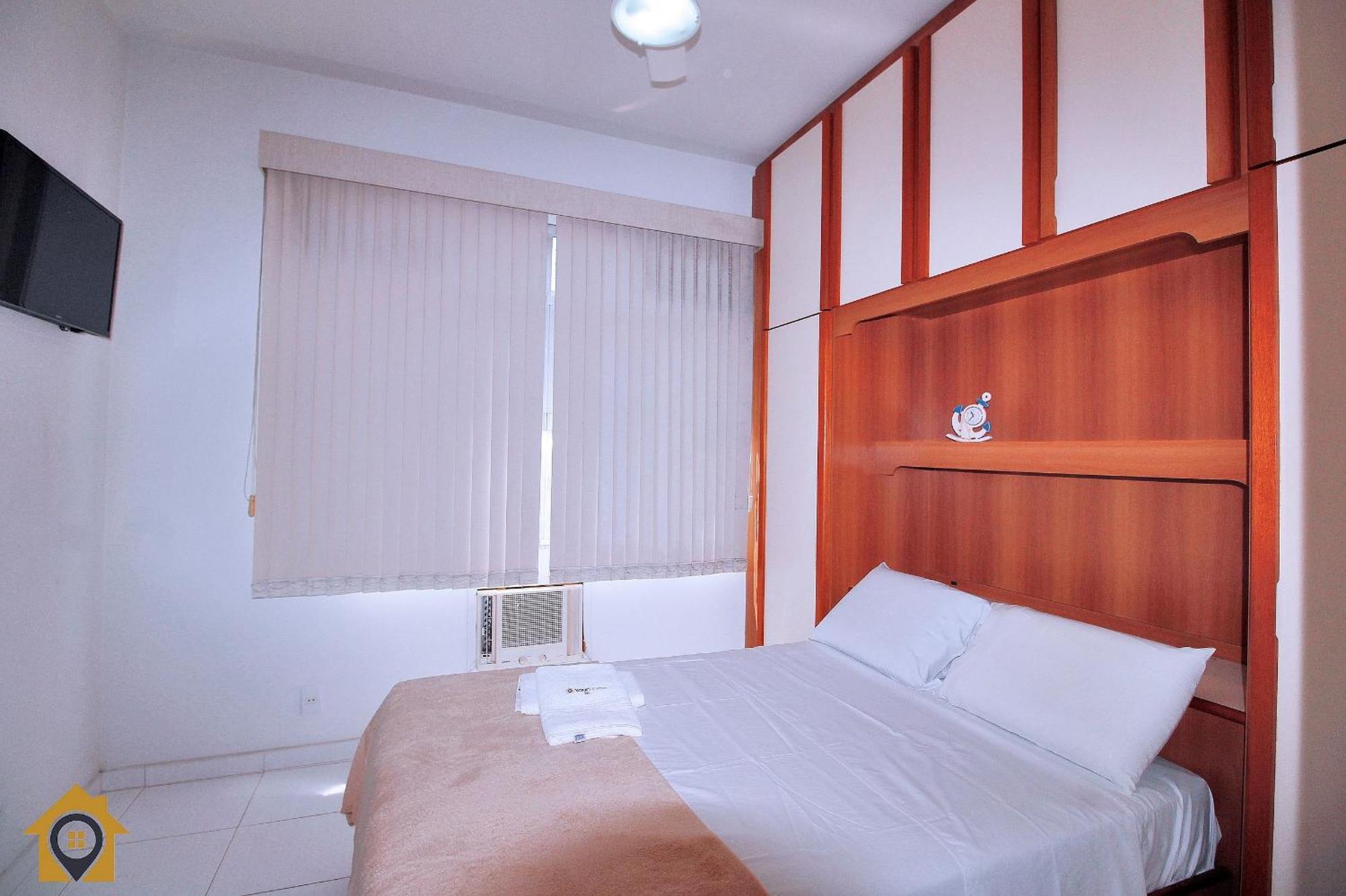 Apartamento Lindo Ape No Leme: 2 Quartos, A 300m Da