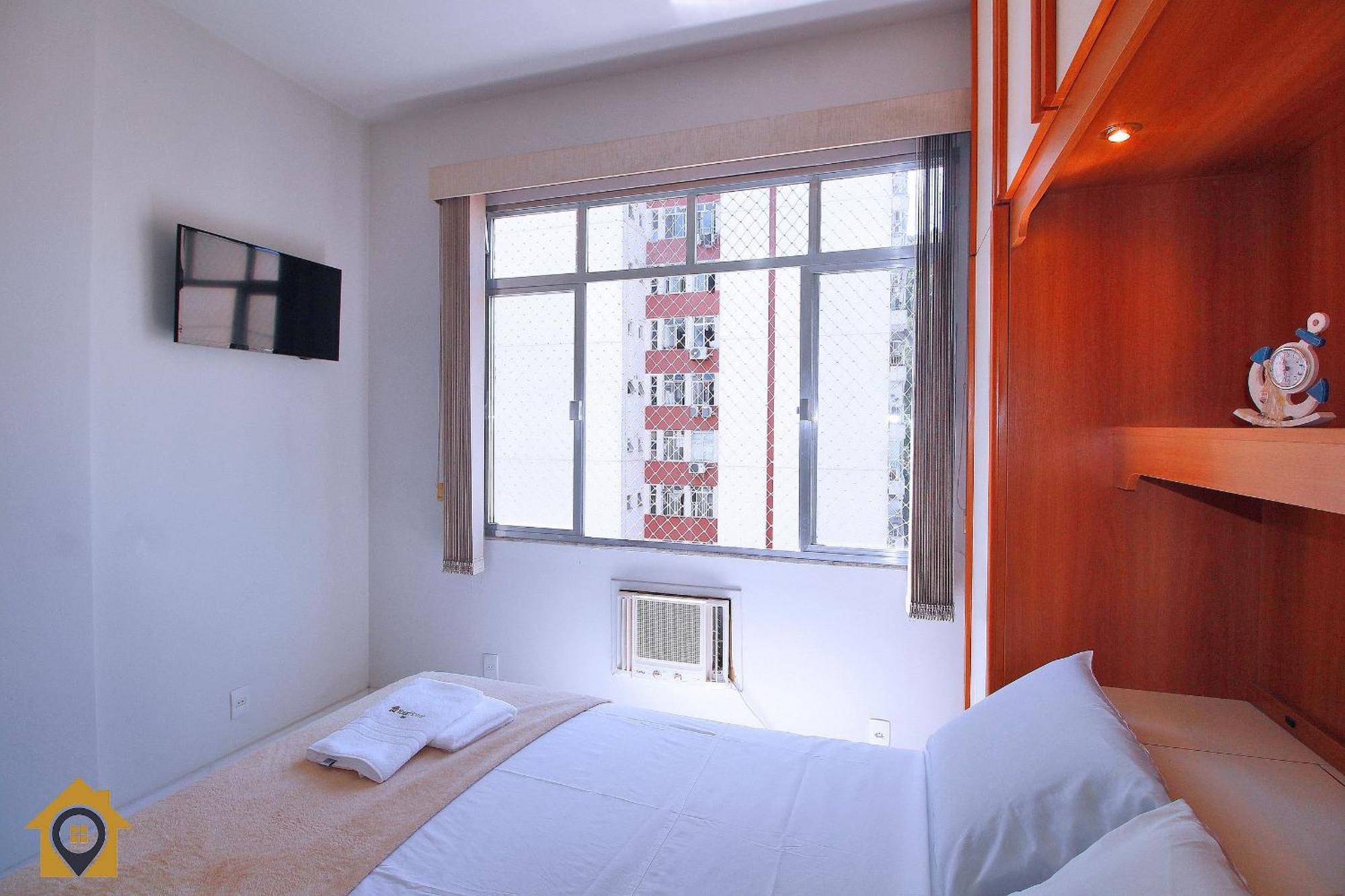 Apartamento Lindo Ape No Leme: 2 Quartos, A 300m Da